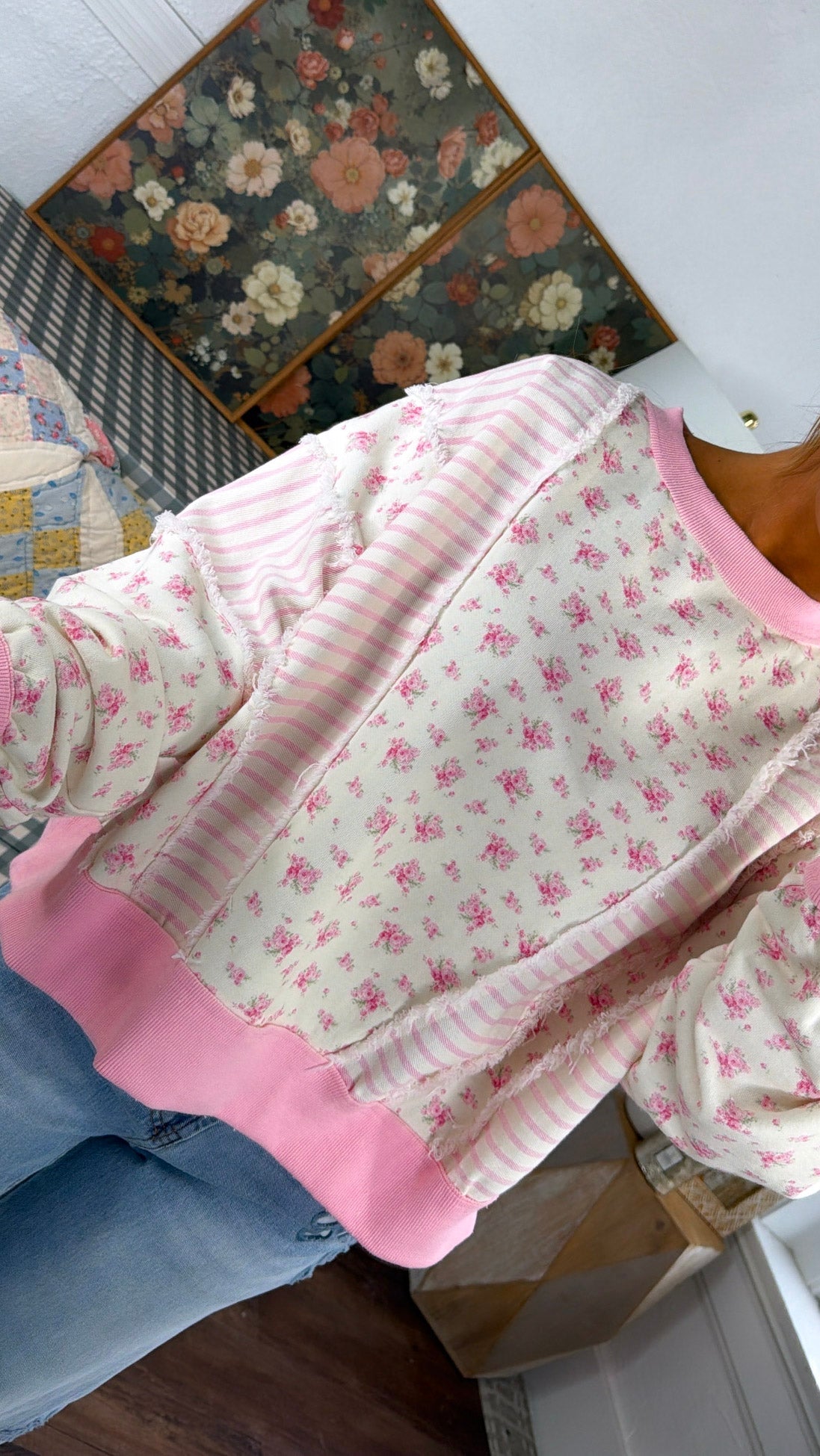 Comfort in Florals Crewneck, Lt. Pink
