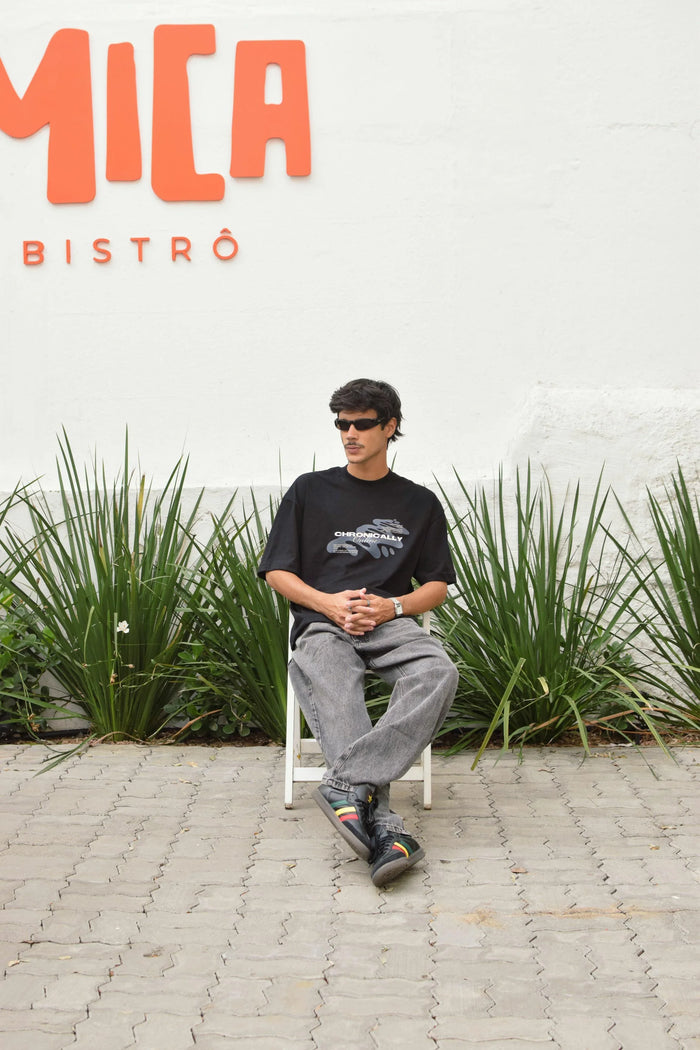 Camiseta Boxy Chronically Online - Four Street